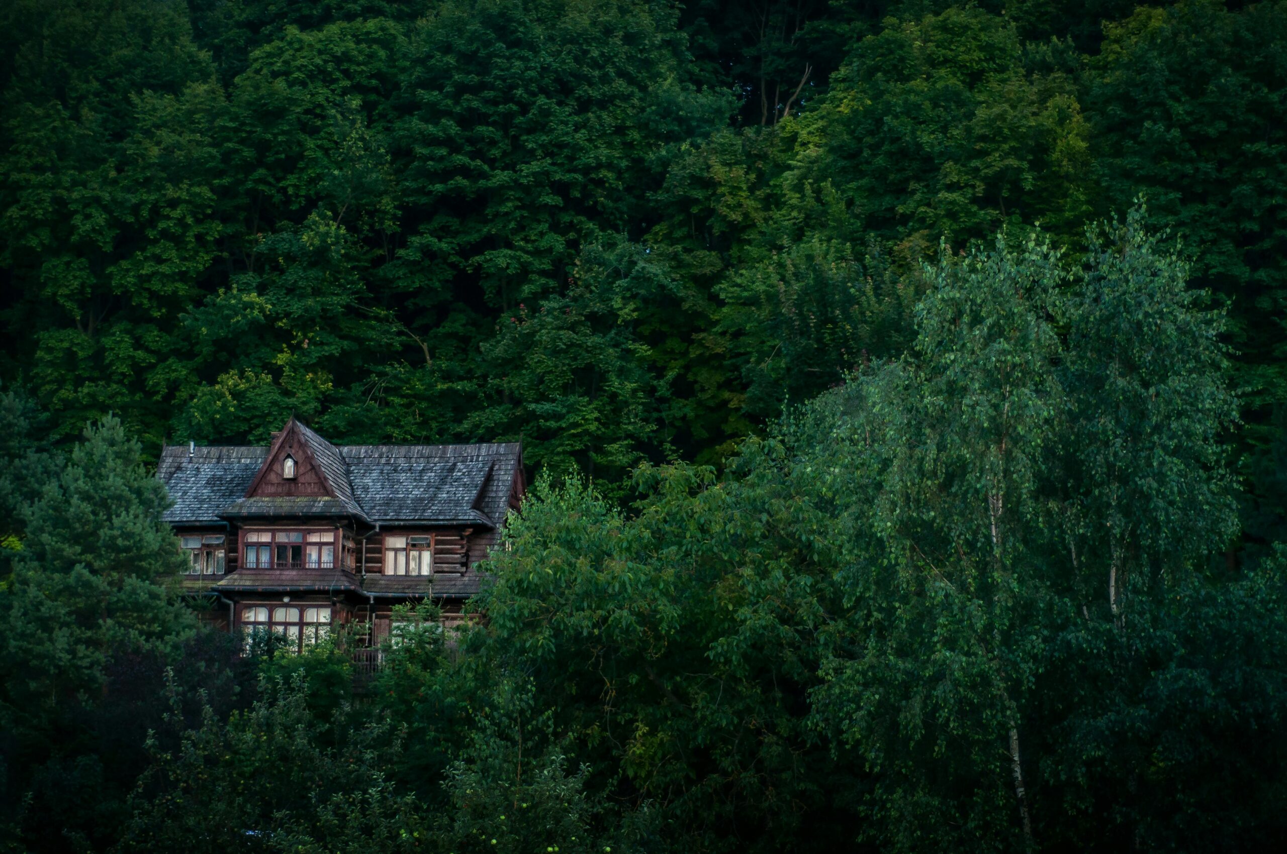 Czy warto teraz podróżować? Spokojne podejście do planowania wyjazdów w niepewnych czasach
